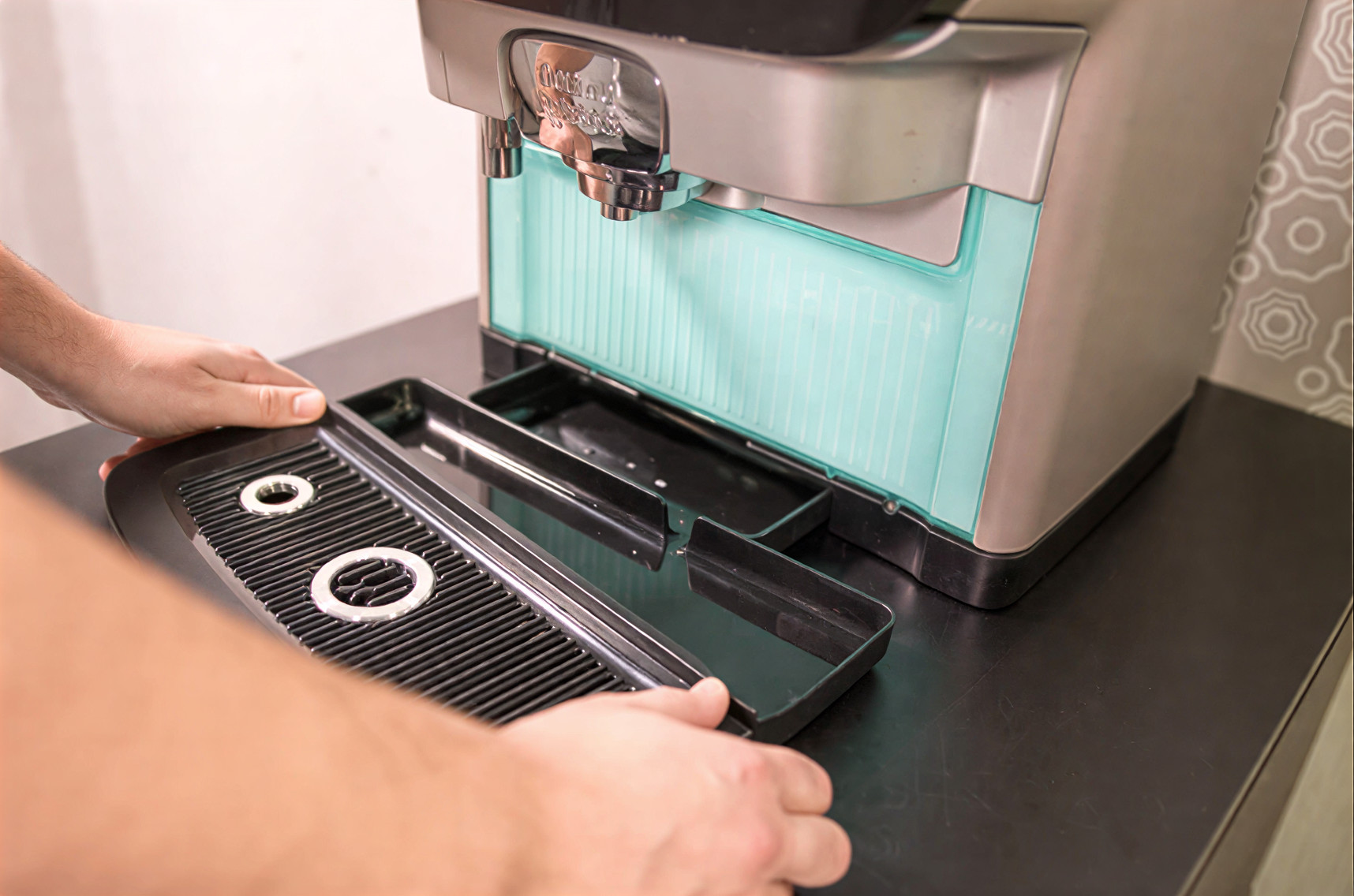 BE Cafitesse Excellence Compact Black Experience - full driptray - step 1